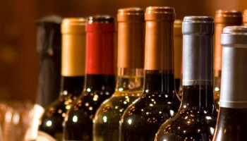 Vì sao rượu vang thường được đóng trong chai 750ml?